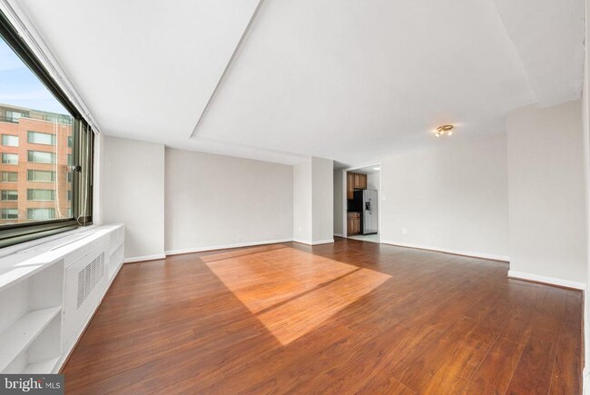 Building Photo - 1021 Arlington Blvd