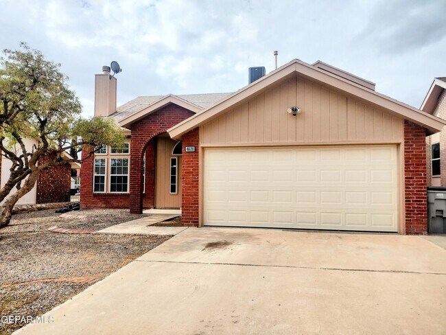 Primary Photo - 4620 Loma Linda Cir