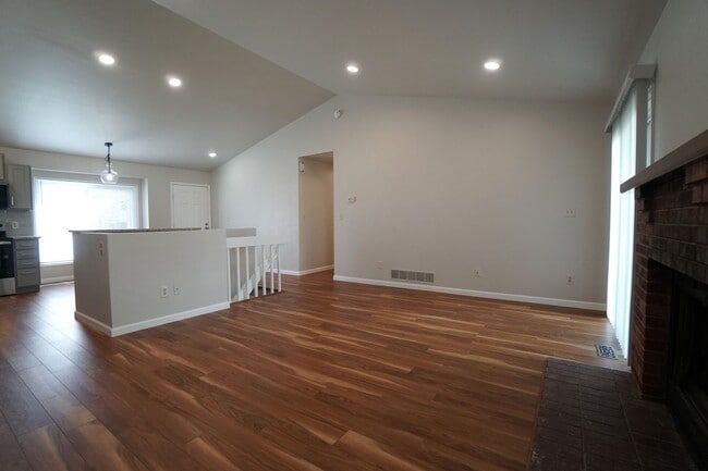 Building Photo - 3070 Mirage Dr