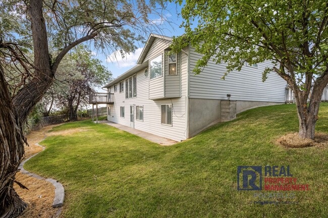 Building Photo - 2192 Marigold St