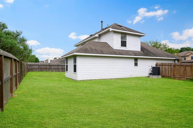 Building Photo - 18401 Sunrise Oaks Ct