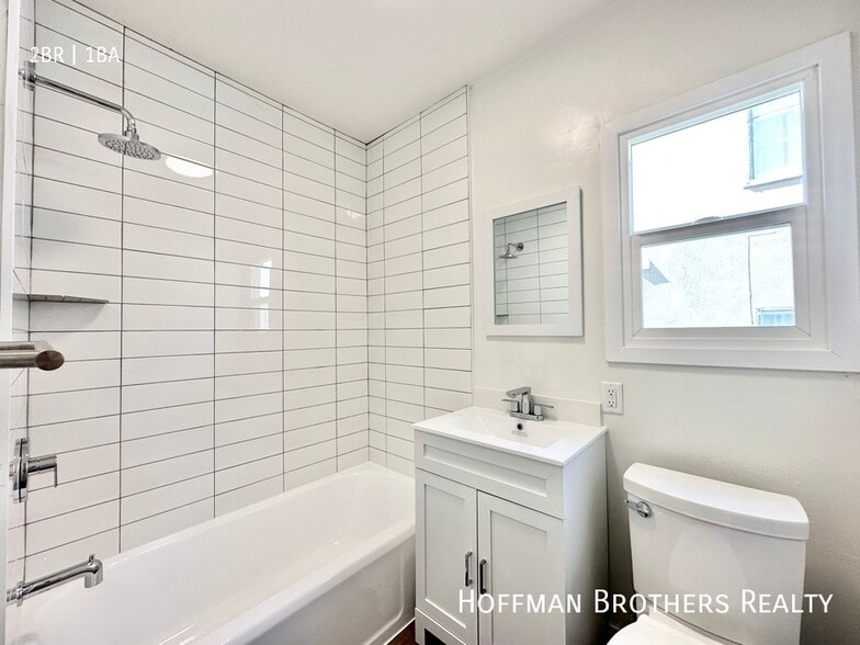 Building Photo - 1247 S Dunsmuir Ave