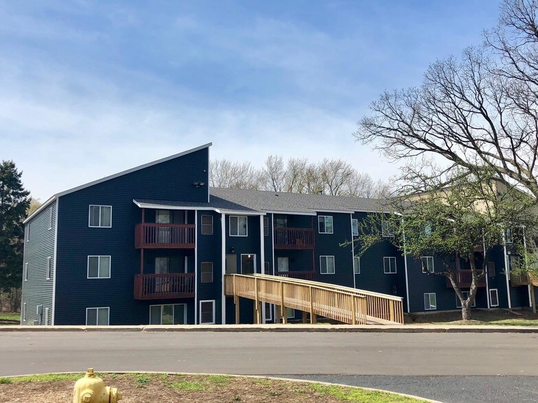 Leonard East Apartments 1630 Leonard St NE Grand Rapids MI 49505