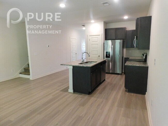 Building Photo - 672 The Heights Ln