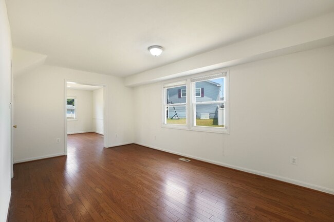 Building Photo - A 4 BEDROOM 2.5 BATH DREAM COME TRUE IN POINTER RIDGE AT COLLINGTON!