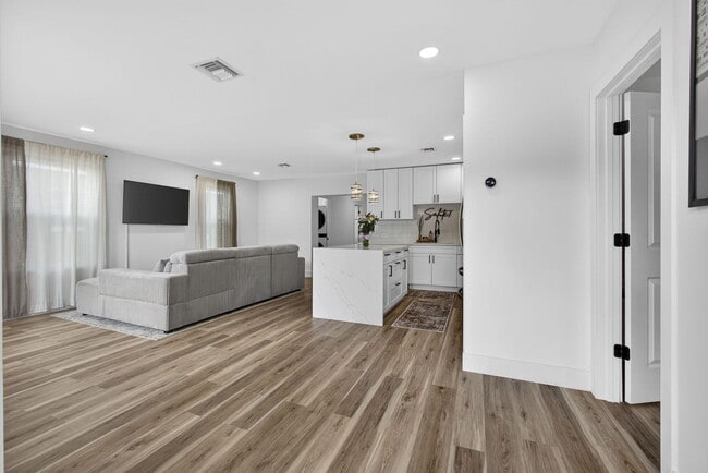 Building Photo - 701 37th St