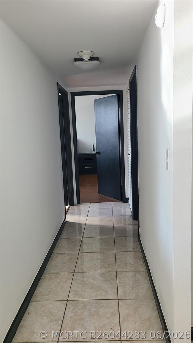 Building Photo - 2500 Parkview Dr