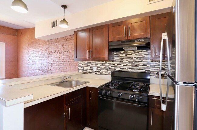 Building Photo - 37 Harmon St