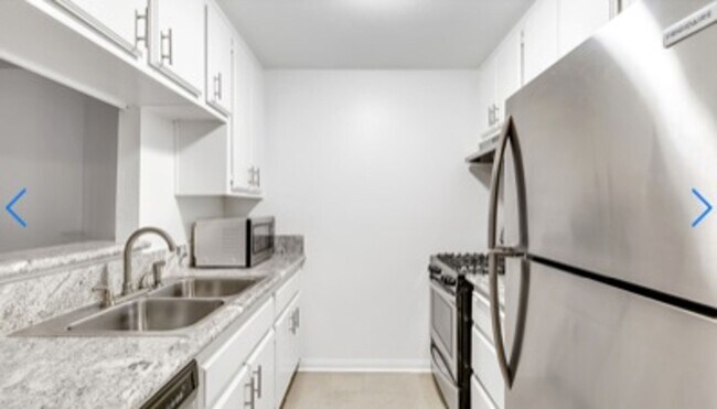 Interior Photo - 1611 S Bundy Dr