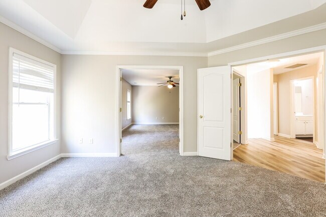 Building Photo - 3302 Southerland Ct