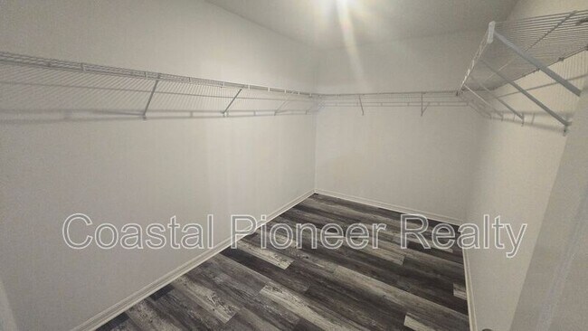 Building Photo - 9613 Sage Creek Dr