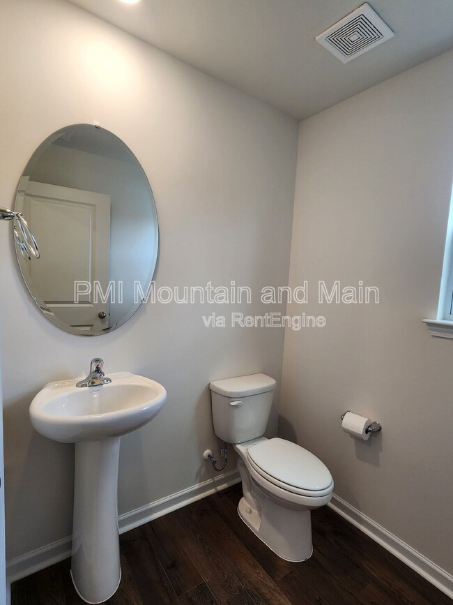 Building Photo - 16 Virginia Cmns Dr