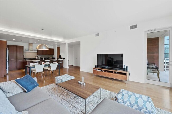 Building Photo - 210 Lee Barton Dr