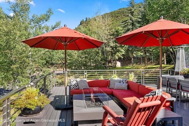 Building Photo - 552 Mountain Laurel Dr