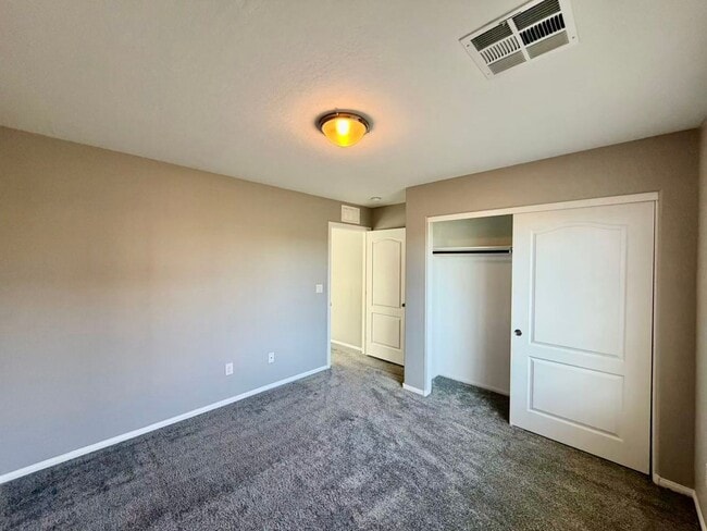 Building Photo - Fantastic two story single family house