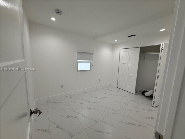 Building Photo - 2313 SW 60th Ct