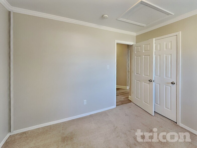 Building Photo - 3009 Softwind Dr