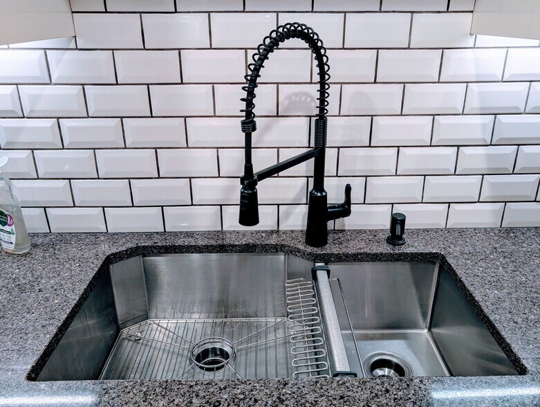 Building Photo - 8856 Youngsea Pl