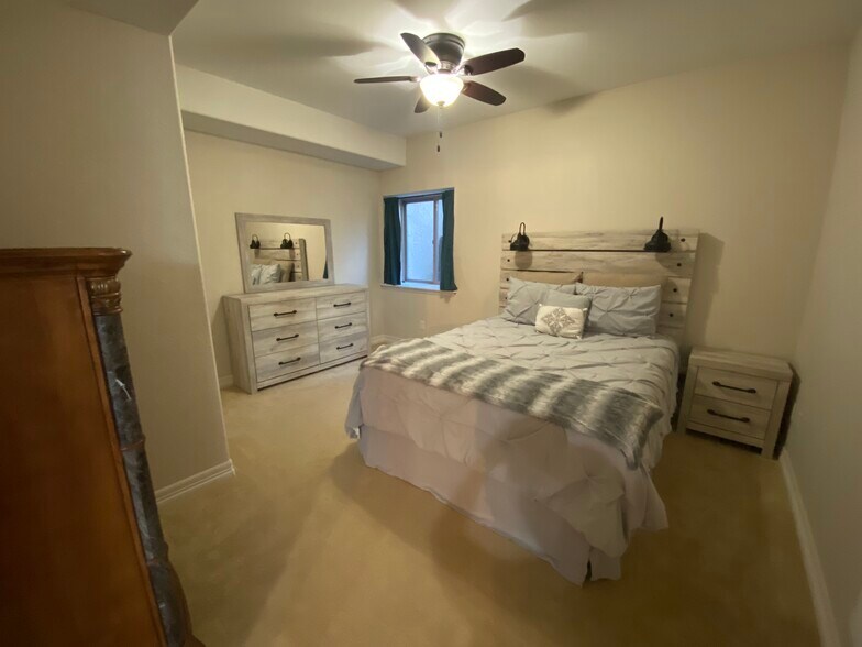Building Photo - 220 Eagle Pines Dr