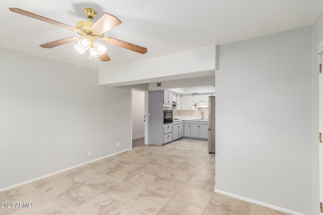 Building Photo - 3037 S Country Club Way