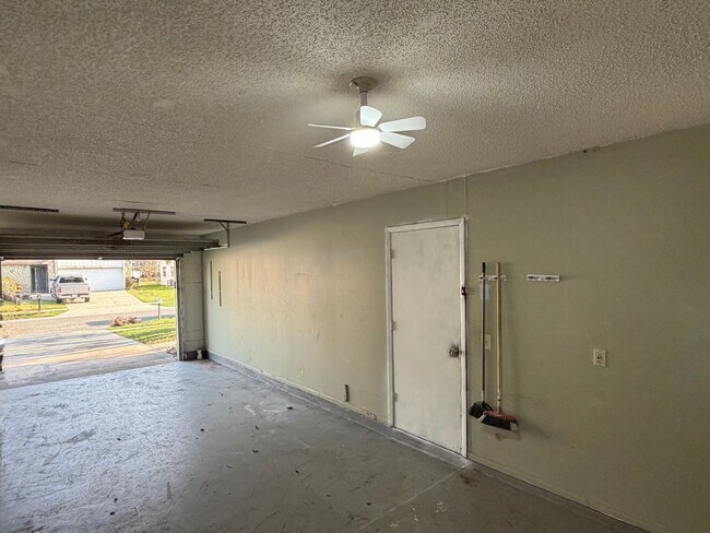 Building Photo - 2036 Las Palmas Cir