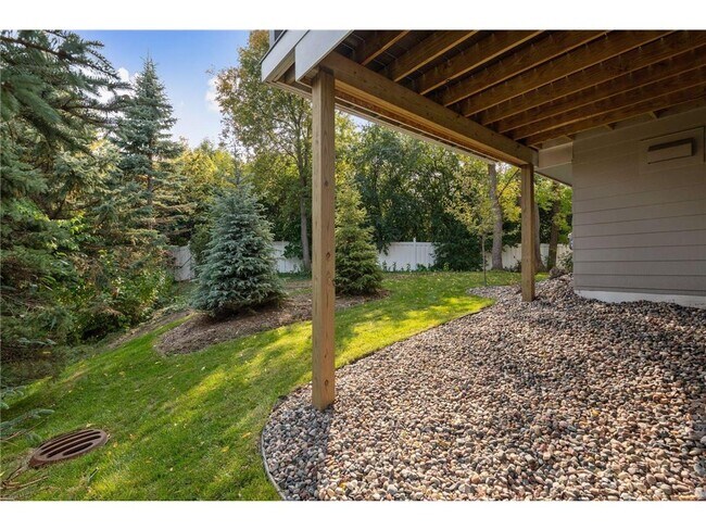 Building Photo - 8136 Eden Prairie Rd