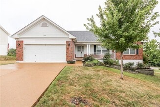 Building Photo - Desirable neighborhood, large 3 bed corner...