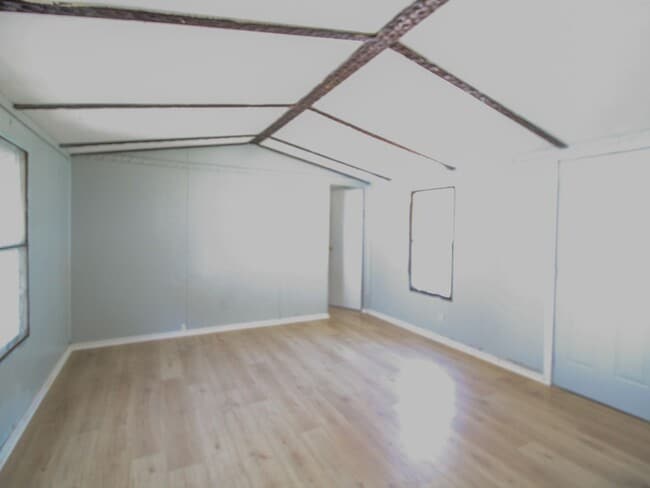 Building Photo - Updated Country Home Just Minutes from Fay...