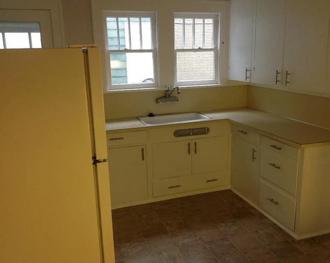 Building Photo - Beaumont-Wilshire Neighborhood! Charming 3-Bedroom Home with Fenced Backyard  & Garage