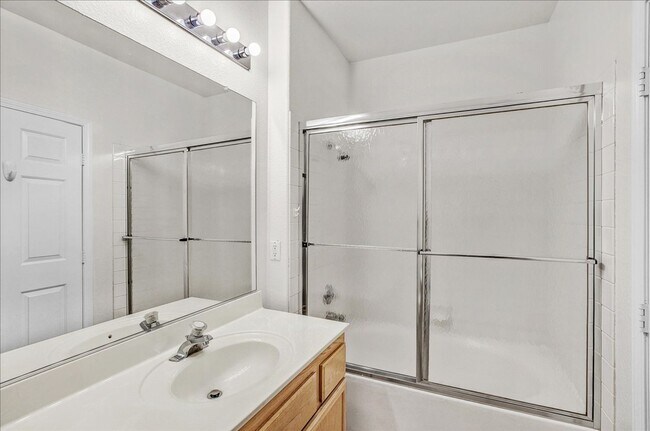 Building Photo - Pacific Legends 2 Bed Condo Near Pool