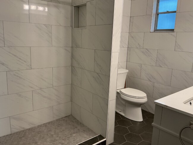 Building Photo - Lake Hollingsworth Area 3/2 – Updated & Move-In Ready