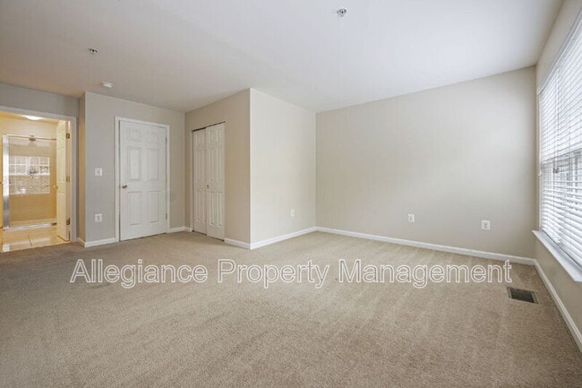 Building Photo - 15555 John Diskin Cir