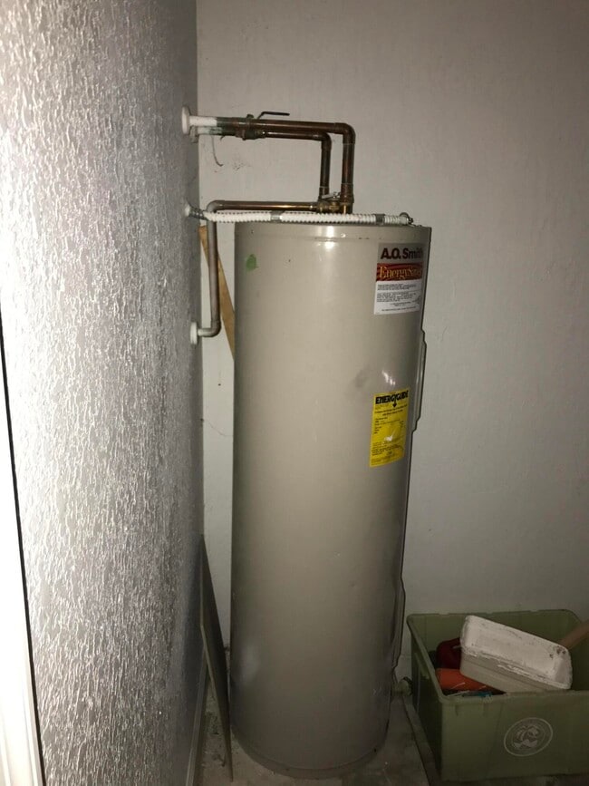 Building Photo - 6109 Reynolds St