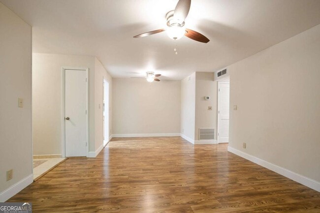 Building Photo - 408 River Run Dr