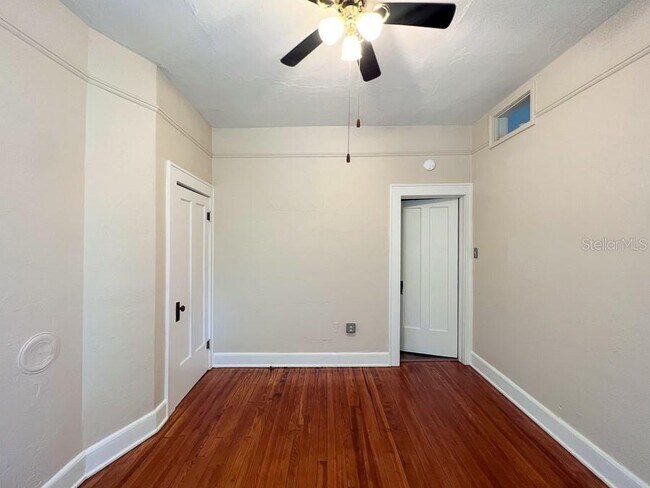 Building Photo - 318 NE 2nd Ave