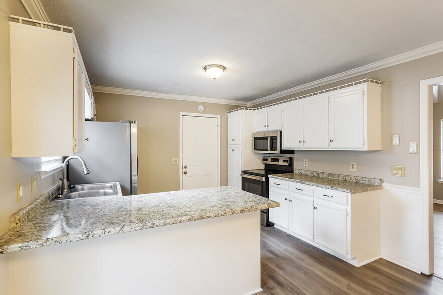 Building Photo - 300 Vernon Traylor Dr