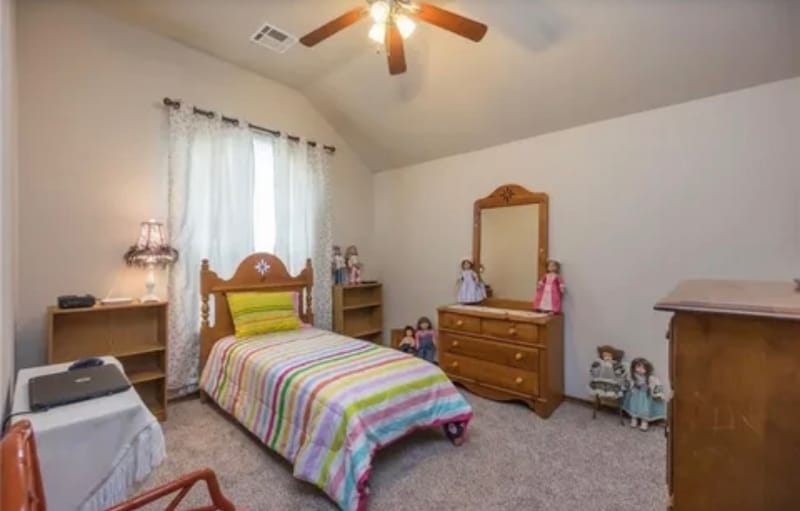 Building Photo - 121 SW 69th Ct