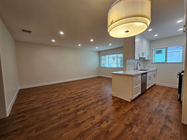 Interior Photo - 561 East Orange Grove Avenue