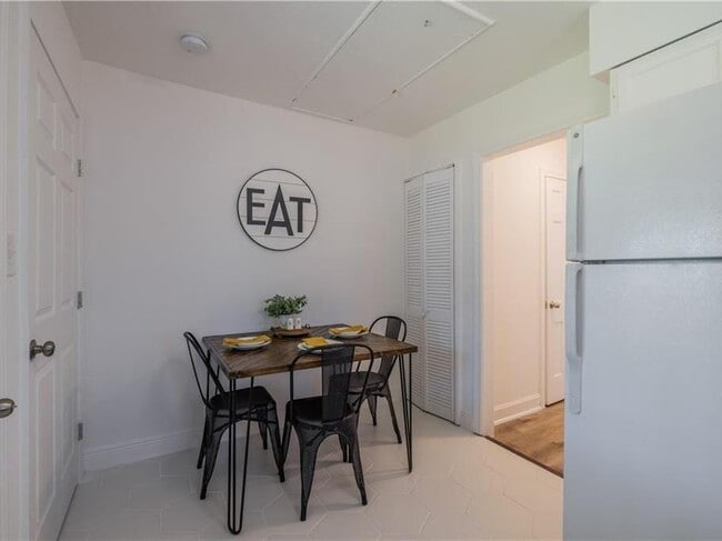 Building Photo - 906 Capitol Ct