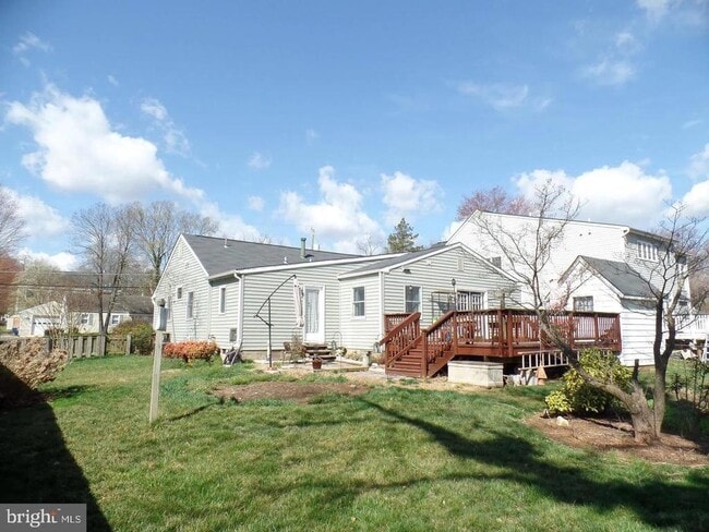 Building Photo - 1821 Pimmit Dr