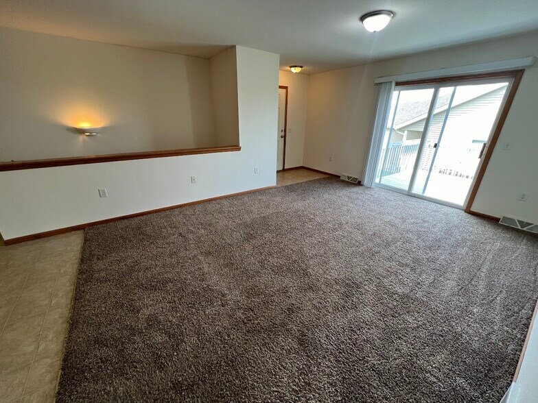 Building Photo - 1207 Temple Dr