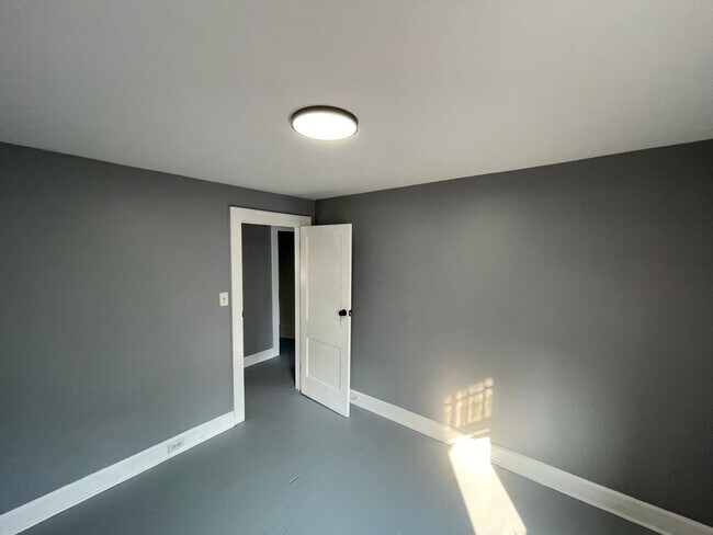 Building Photo - SECTION 8 and EDEN Accepted!!! Newly Renovated 3 Brd Home!