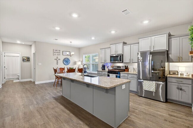 Building Photo - 8009 Crawford Dr