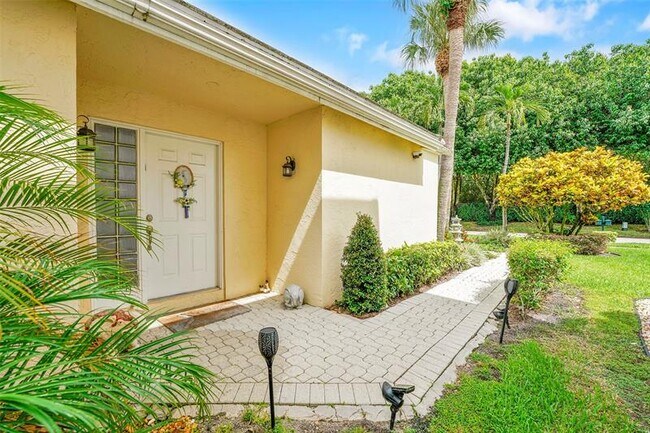 Building Photo - 7917 Travelers Tree Dr