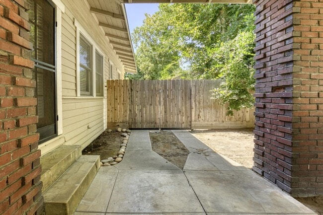Building Photo - 734 E Peralta Wy