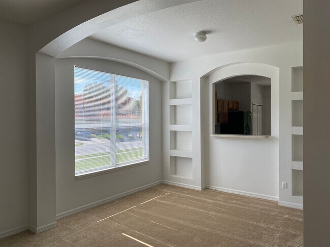 Building Photo - Large home in gated community of Aviana Resort