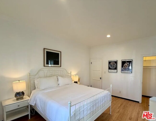 Building Photo - 854 4th St