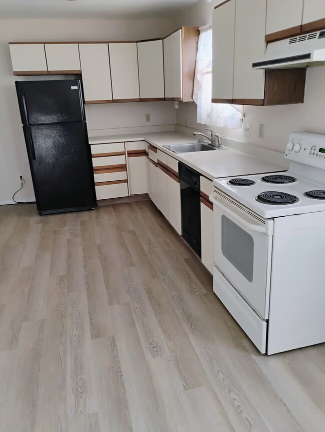 Building Photo - 314 Nichols St