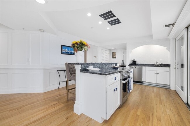Building Photo - 53 Conanicus Ave