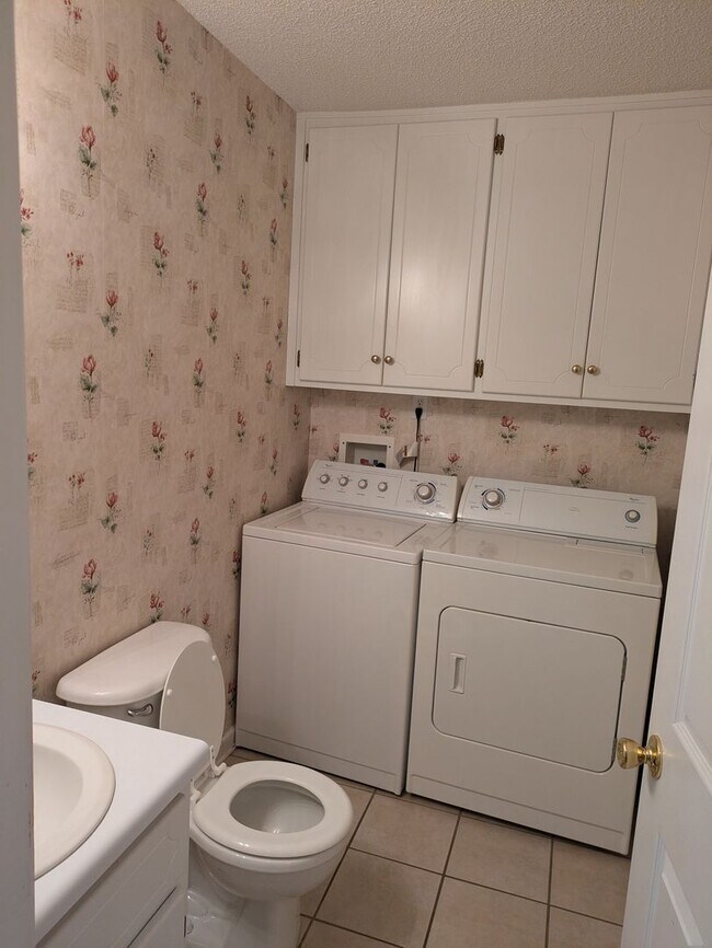 Building Photo - 178 Woodmere Dr